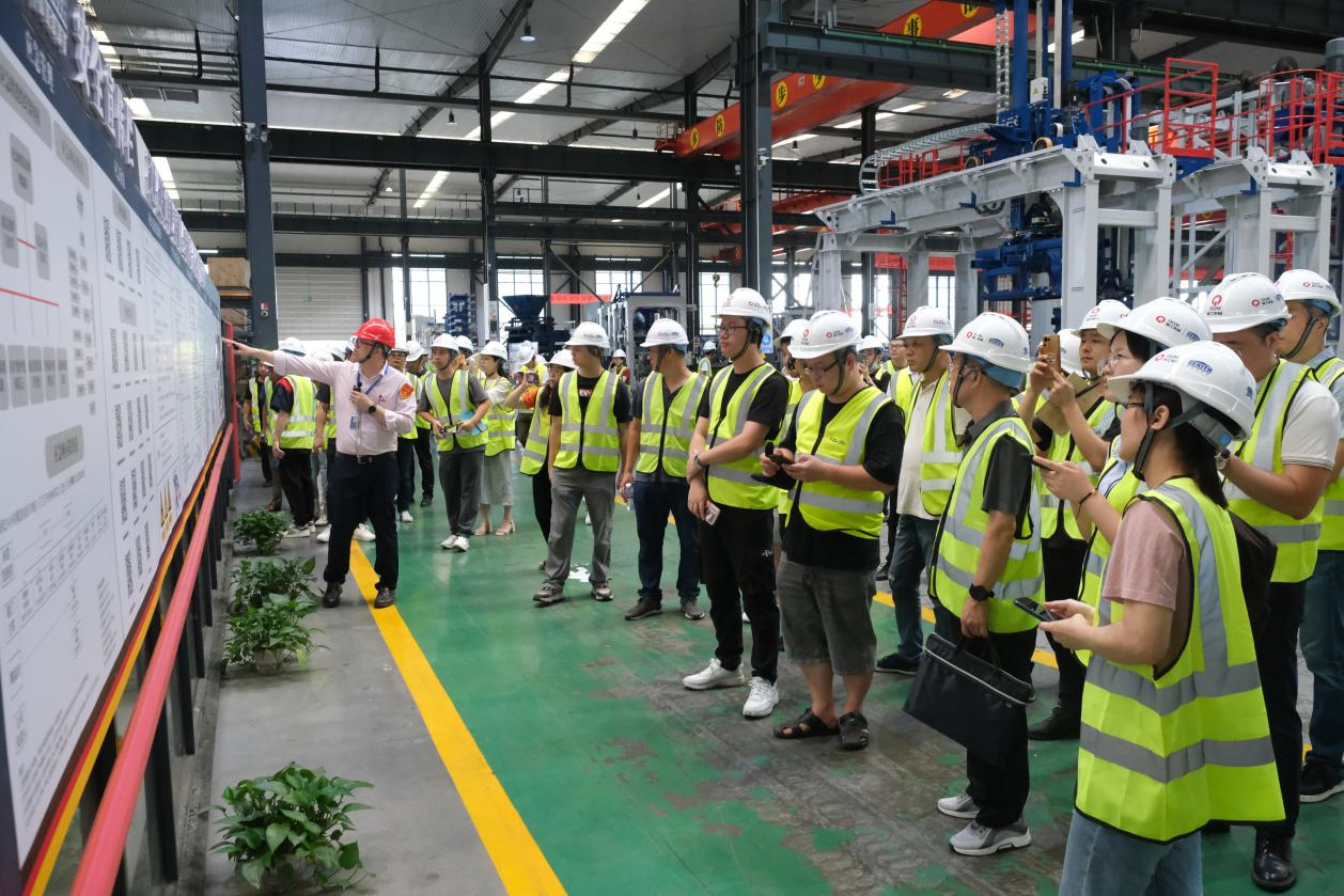 福建泉州臺商區(qū)安全生產標準化工作專班走進泉工股份