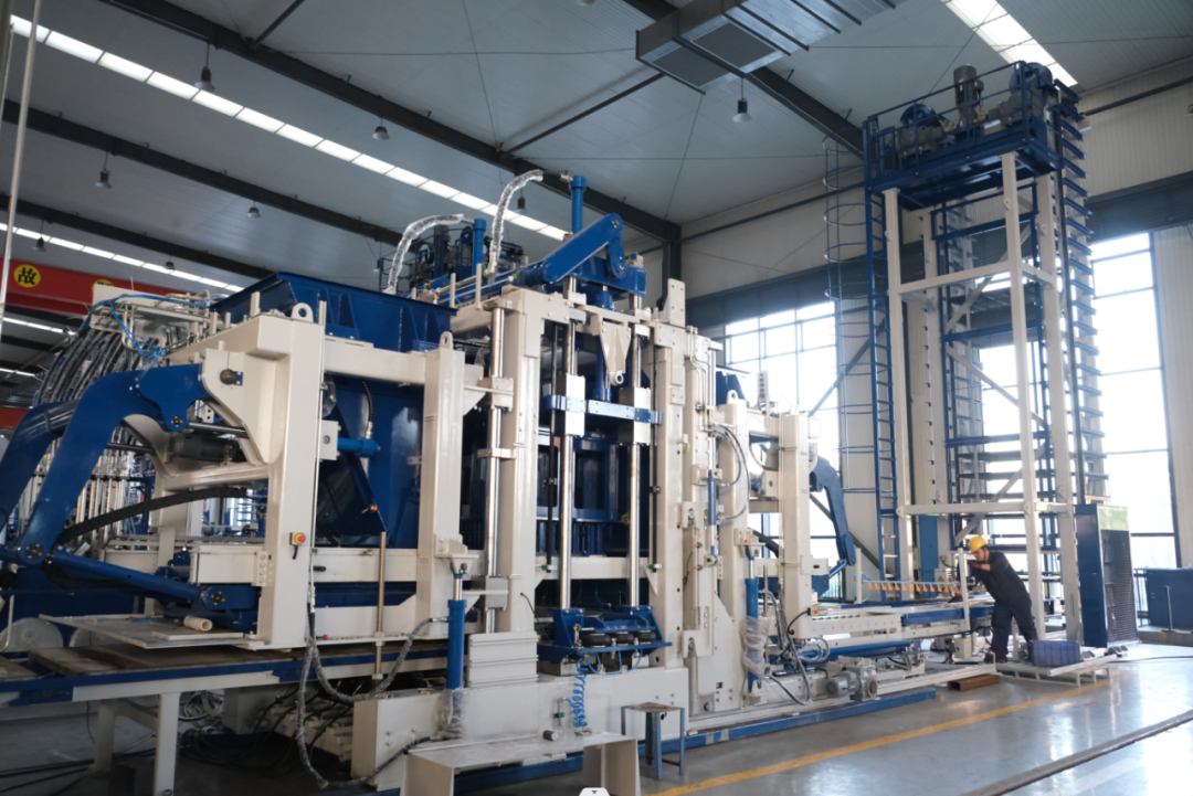 整裝待發(fā)，泉工又一生產線進入發(fā)貨前調試階段，助力華中城市提速發(fā)展