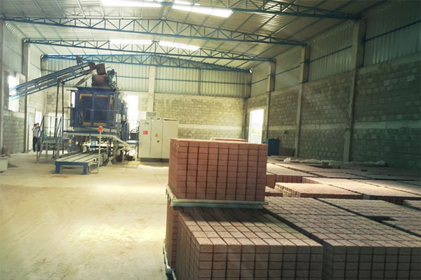 阿曼-Zenith 844 鋪路磚機